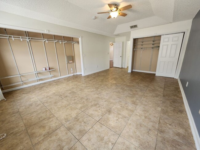 Building Photo - ***HOLIDAY SPECIAL NO RENT FOR DECEMBER*** Beautiful 4 bedroom 2 bath Home