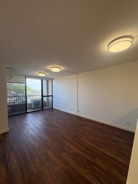 Livingroom - 55 S Judd St