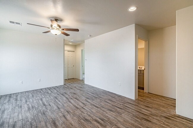 Building Photo - 615 S Santa Rita Ave
