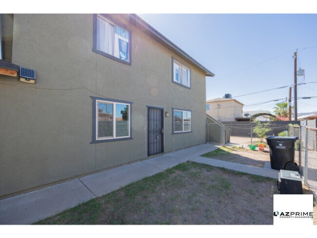 Building Photo - Embrace Comfort and Elegance in this Pristine 3/2 Apartment in Phoenix.