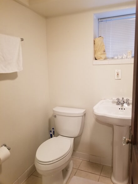 Bathroom - 1023 Columbia Rd NW
