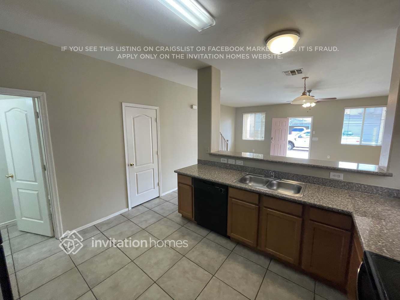 Building Photo - 5220 W Albeniz Pl