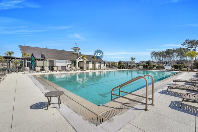 Building Photo - Luxury Living in Hampton Lake