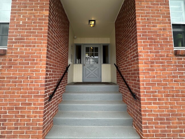 Primary Photo - 205 Elm St