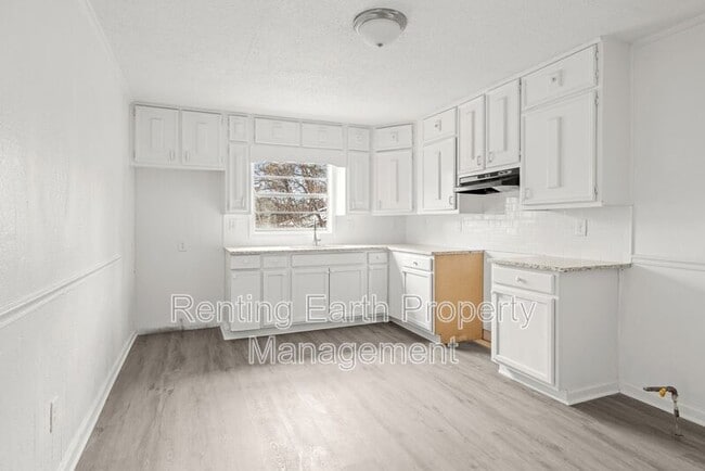 Building Photo - 1808 Brewster Rd