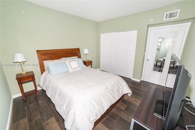 Building Photo - 17150 N Bay Rd