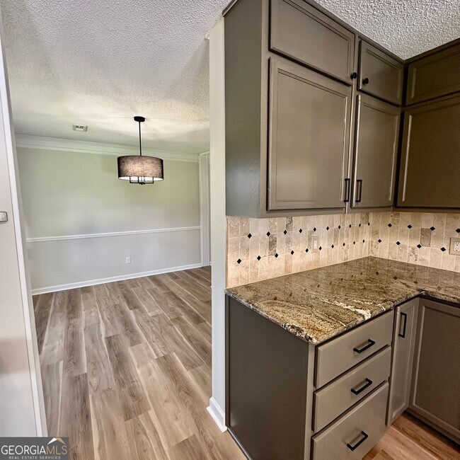 Building Photo - 157 Rockspray Ridge