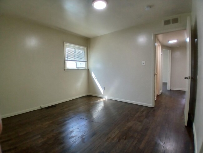 Building Photo - 78 E Yale Ave