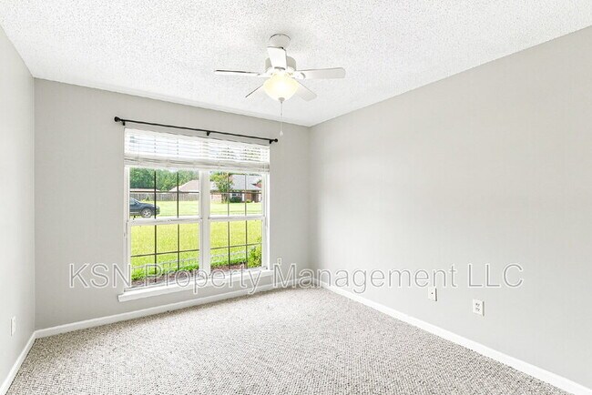 Building Photo - 17 Arbor Ridge Way