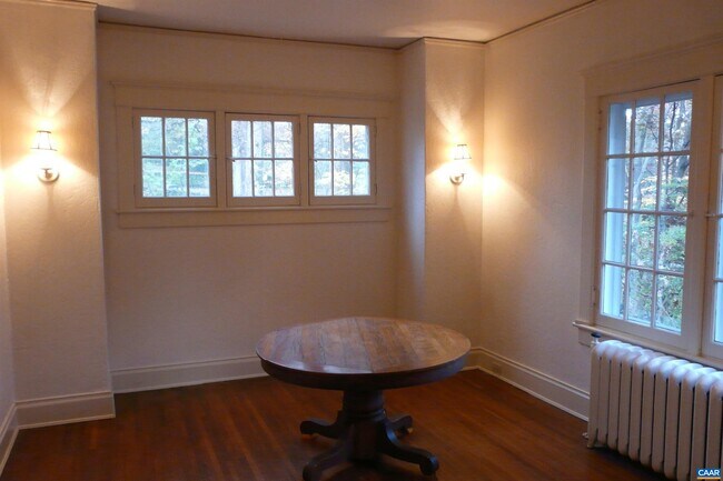 Building Photo - 6 Gildersleeve Wood