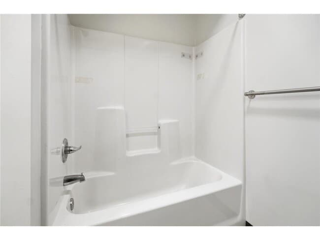 Building Photo - 2318 Jefferson St NE