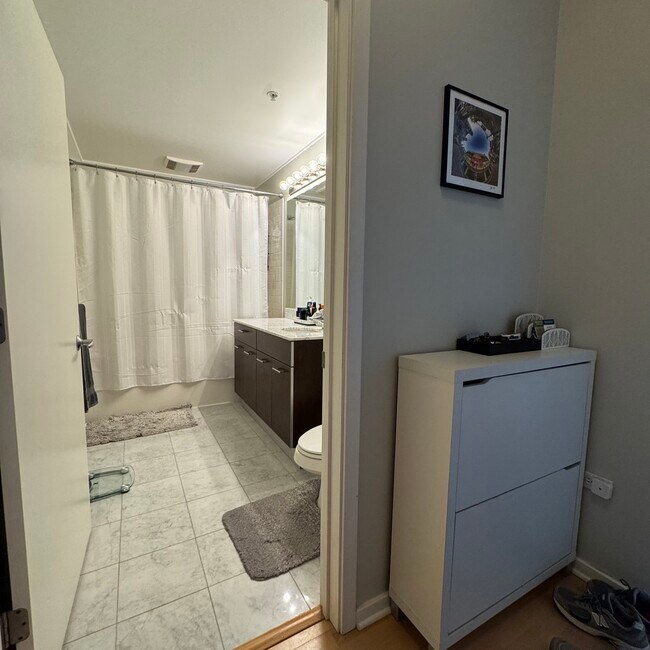 Building Photo - 659 W Randolph St