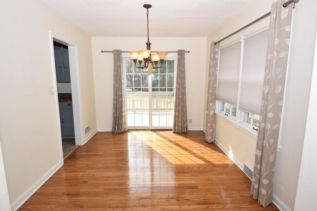 Building Photo - Adorable 3 Bedroom on McKinley Ave. South ...