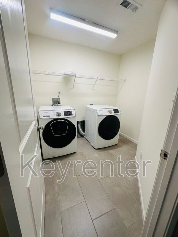 Building Photo - 6335 Altacrest Ln