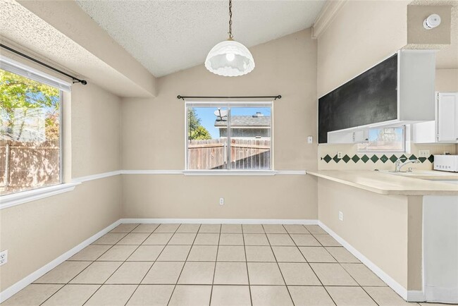 Building Photo - 609 Riverwood Dr