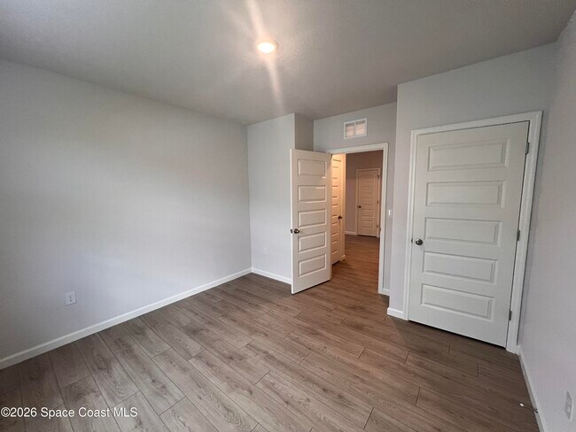 Building Photo - 1493 Garabaldi Cir SE