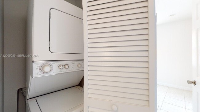 Building Photo - 2929 SE 2nd St