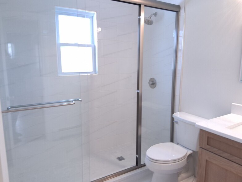 Building Photo - 34 Old East Neck Rd