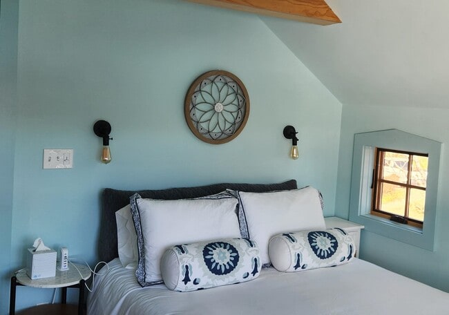 Building Photo - 44 W Shore Rd