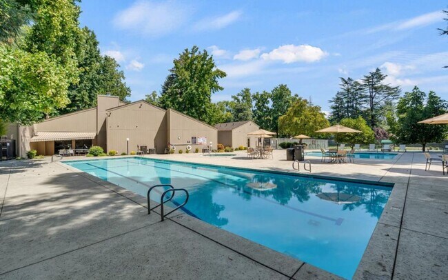 Building Photo - BEAUTIFUL 2 STORY CONDO IN THE CAMPUS COMM...