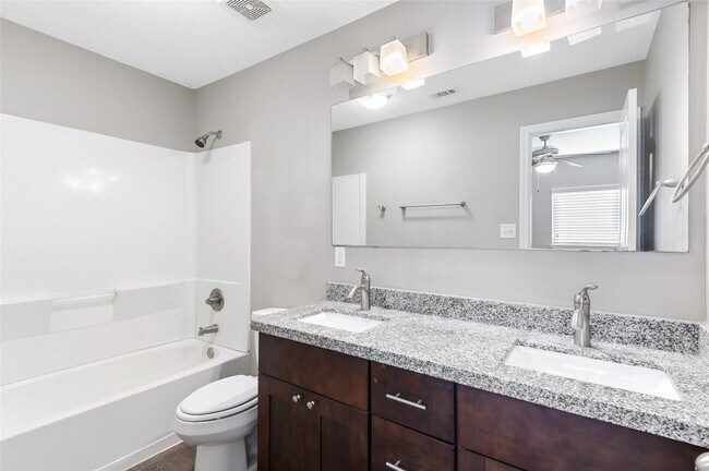 Building Photo - 124 Artesian Way