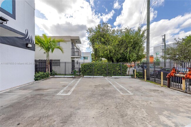 Building Photo - 520 SW 5th St