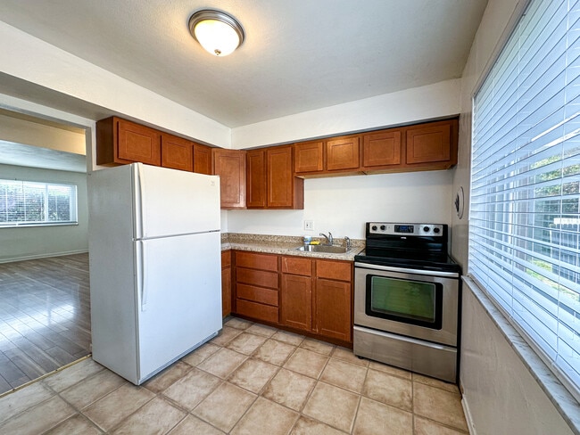 Building Photo - 2225 Lackland Rd