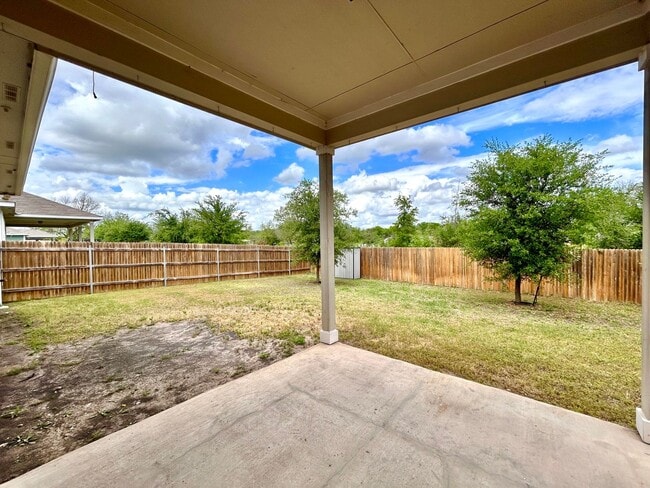 Building Photo - 12012 Saddle Rock Dr