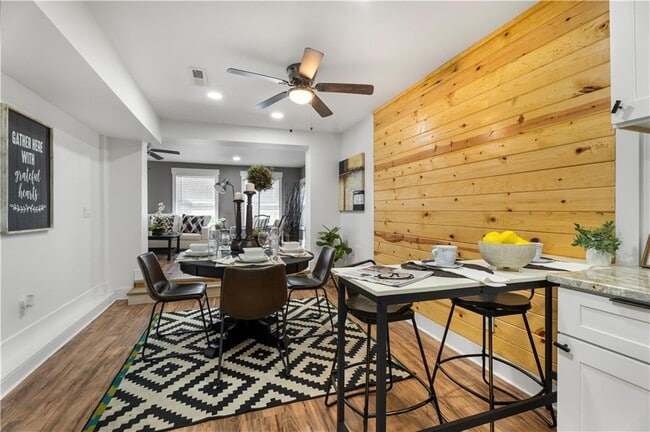 Building Photo - 2802 Palm Dr