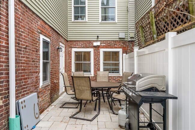 Building Photo - 277 W 5th St