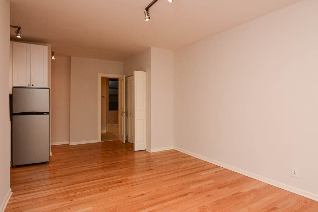 Building Photo - 2839 W Palmer St