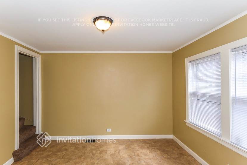 Building Photo - 9625 S Maplewood Ave