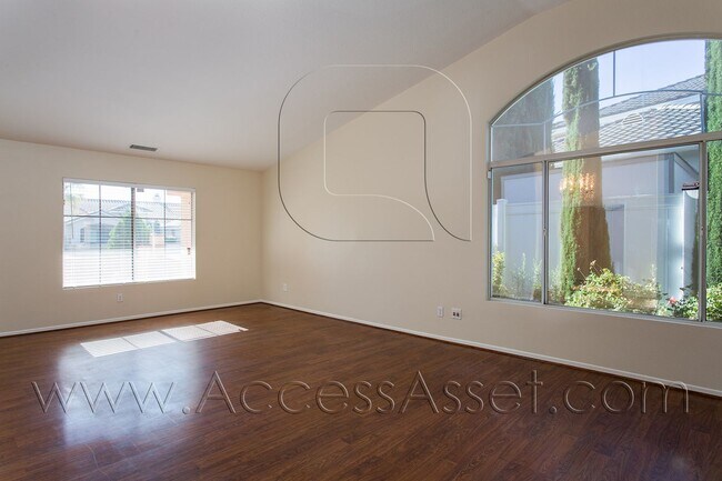 Building Photo - 40025 Athena Ln