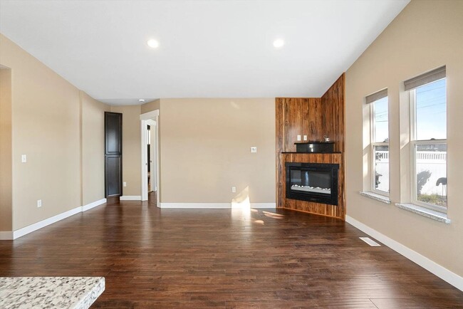 Building Photo - Now Available for Rent – Beautifully Upgra...