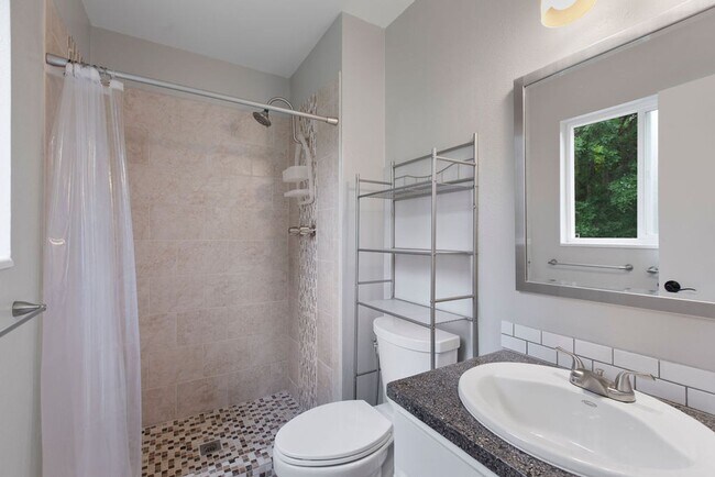 Building Photo - Students Welcome! Spacious 5 Bedroom Home in West Fort Collins