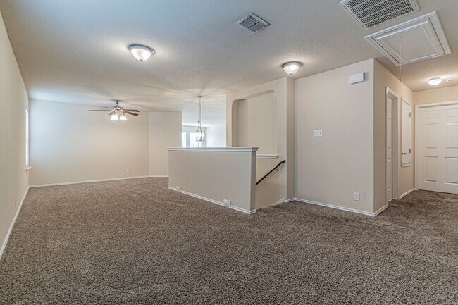 Building Photo - Great 4 bedroom 2.5 bath in Wildhorse