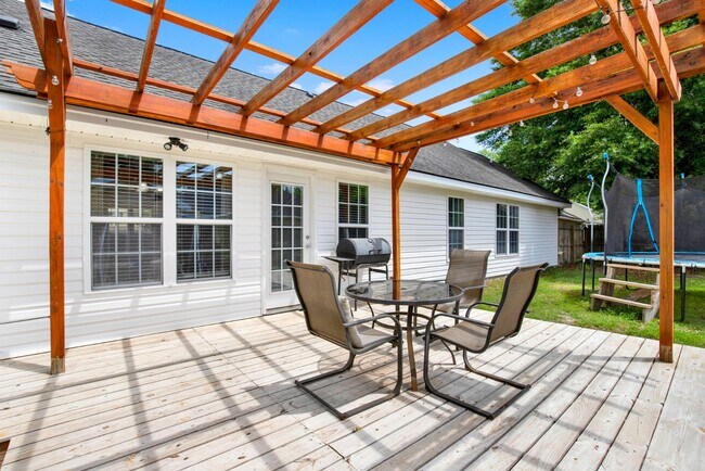 Building Photo - 211 Mikal Dr