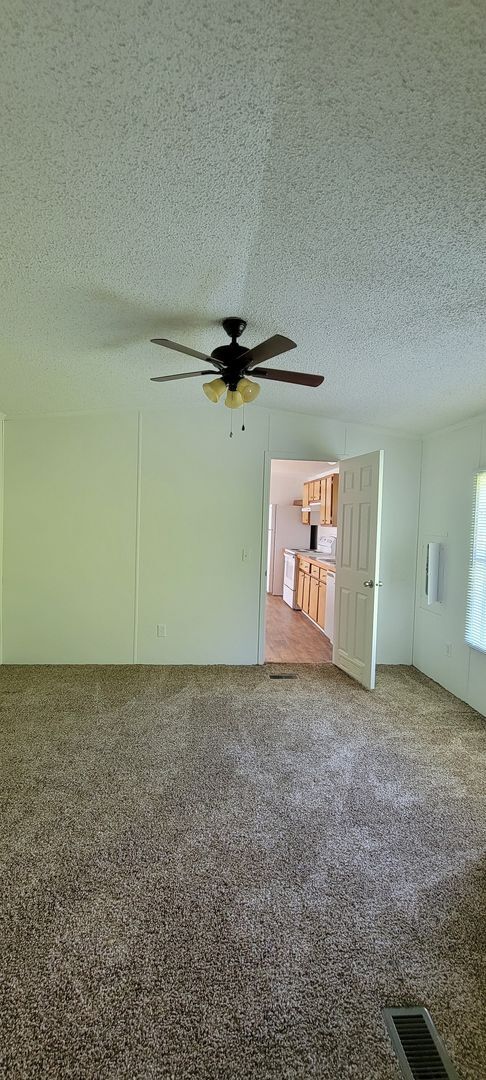 Building Photo - Ready to Move in