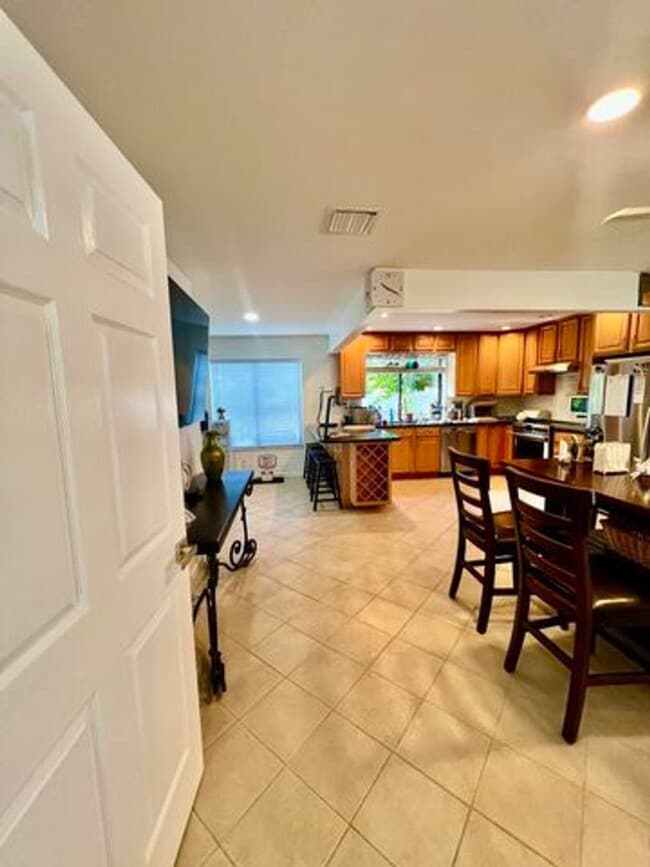 Building Photo - 5570 SW 9th Ct