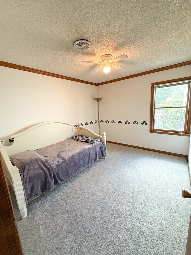 Building Photo - 557 Hardin Ave