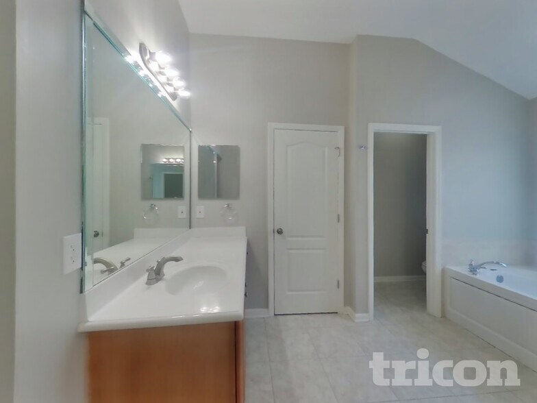 Building Photo - 13899 White Heron Pl