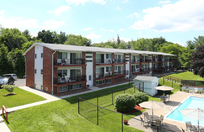 Building Photo - Windsor Court Apartments