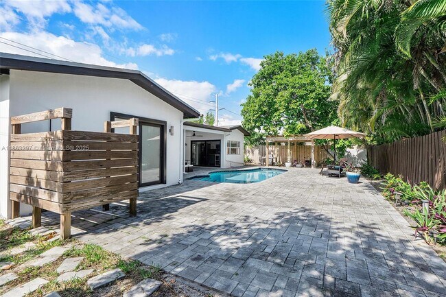 Building Photo - 5800 NE 18th Ave