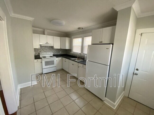 Building Photo - 465 Arch Dr