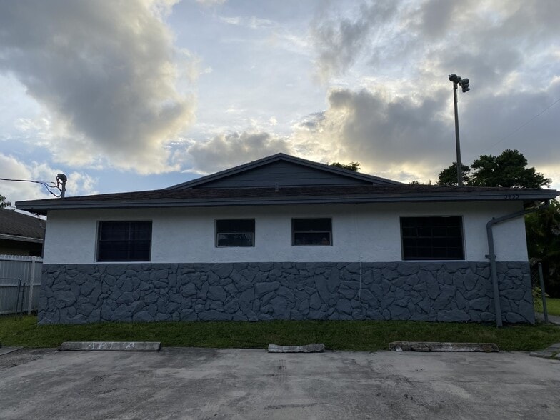 Building Photo - 3435 SW 62nd Way