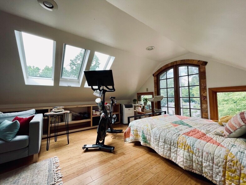 Building Photo - 1701 Taylor St NE