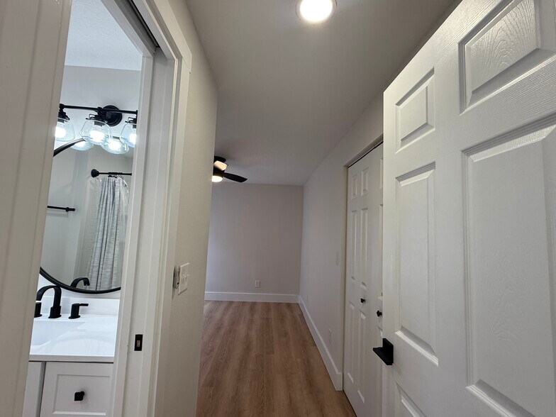 Primary bedroom - 819 Franklin Ave