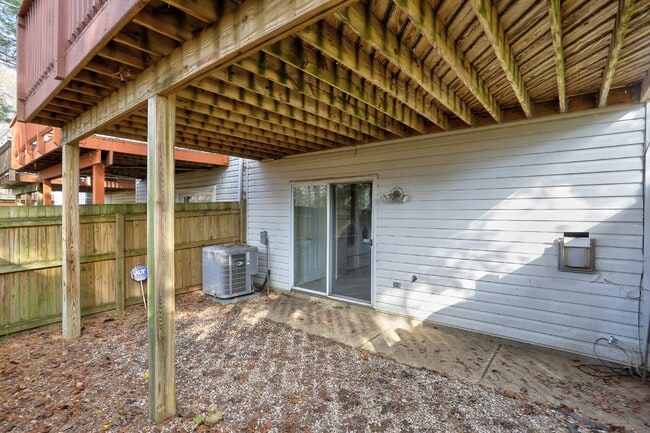 Building Photo - 3BD/2.2BA Fabulous End-Unit Townhome in Columbia