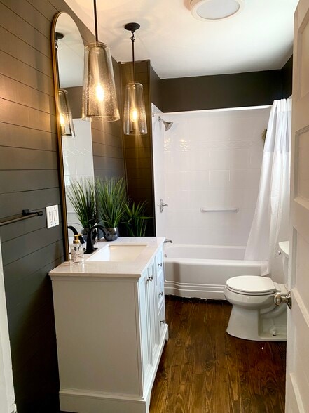 Building Photo - 13 Brinley St