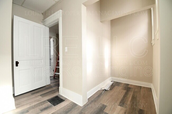 Building Photo - 715 N 33rd St